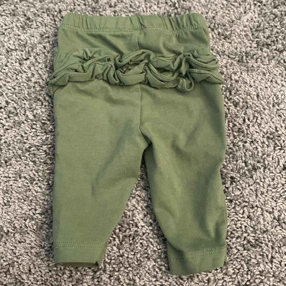 Old Navy Baby Girl Pants Green Ruffle 0-3 months EUC